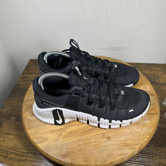 Nike Free Metcon 5 Shoes Womens Size 9.5 Black White DV3950-001 Sneakers - Picture 1 of 8